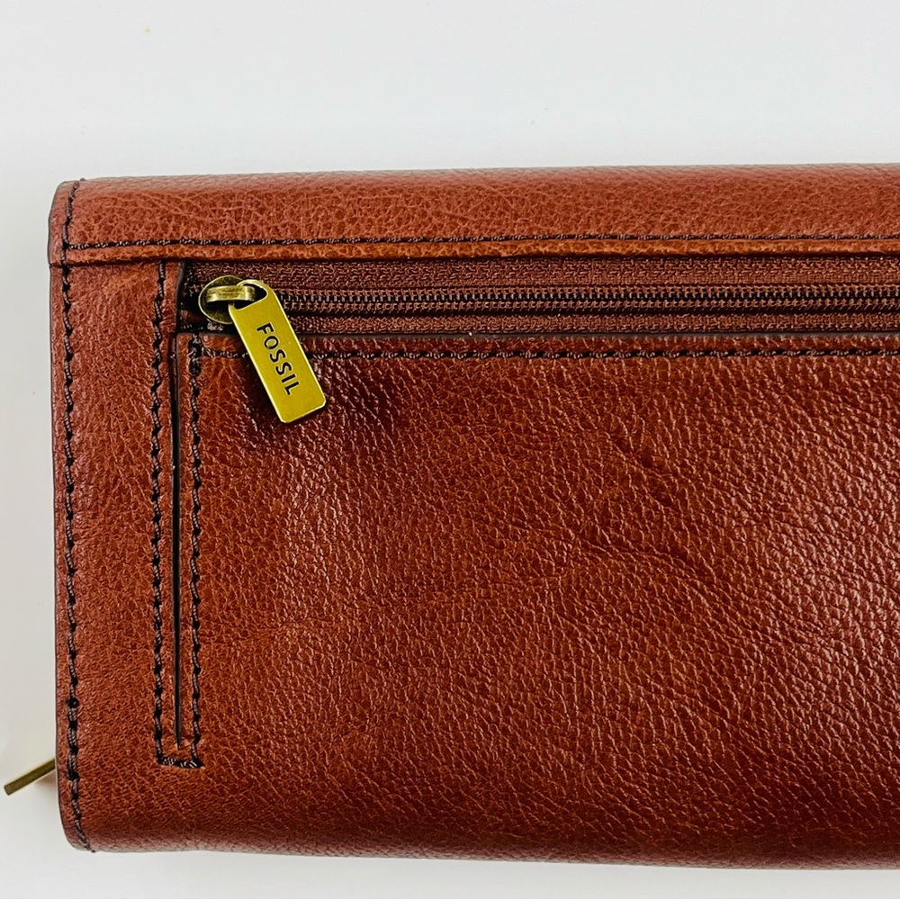 Fossil Woman’s Brown Wallet Never Used - Picture 9 of 11